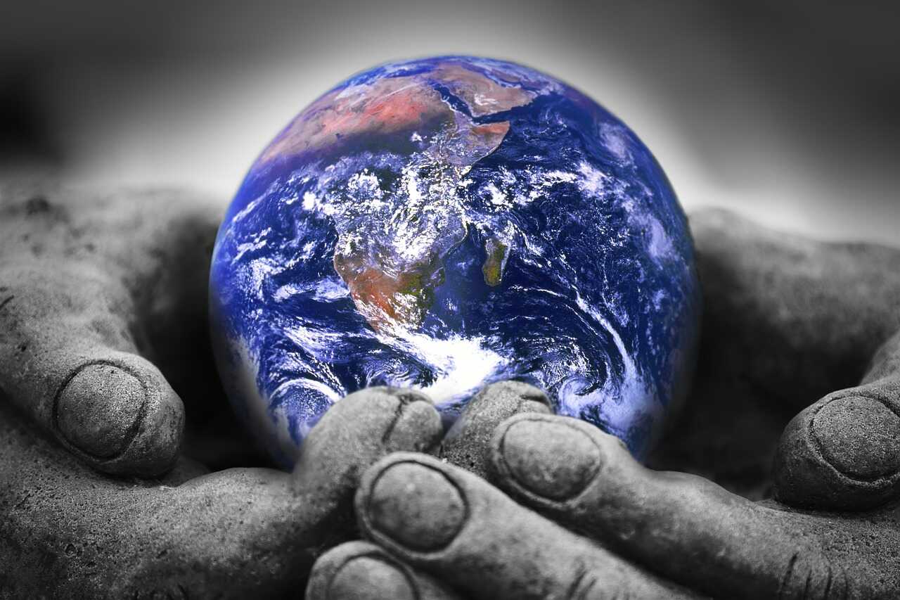 De kracht van compassie naar het leven, de wereld, jezelf. Een aarde in 2 handen.